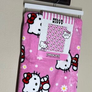 NWT Hello Kitty Pink Throw Blanket #149